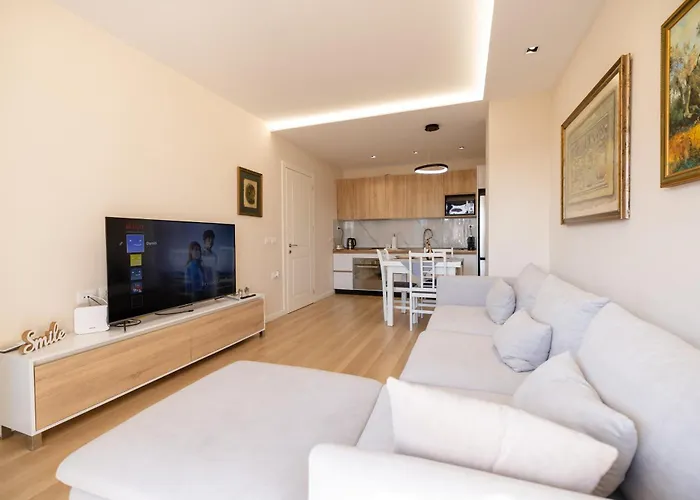 Luxury Center Observatori ティラナ