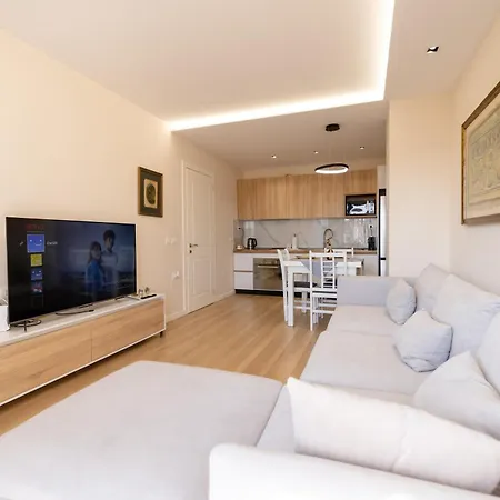 Luxury Center Observatori Tirana