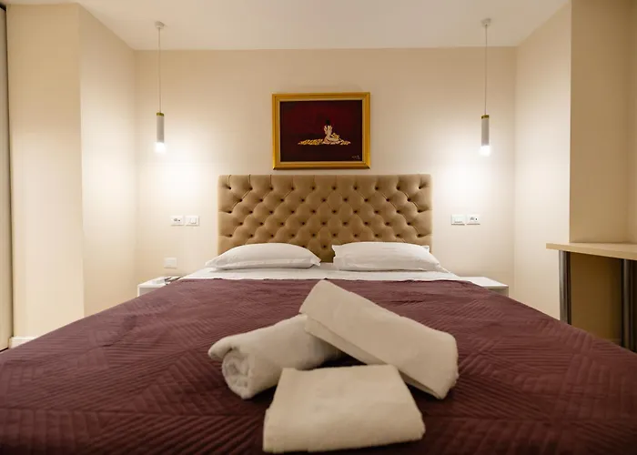 Luxury Center Observatori * טיראנה